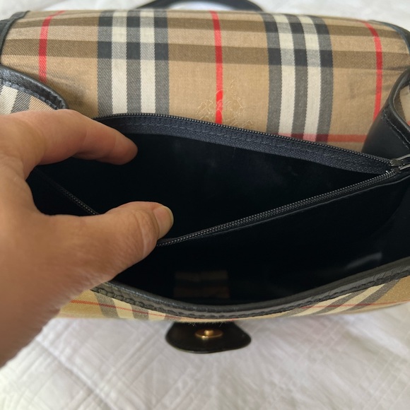 Burberry purse - Picture 6 of 7